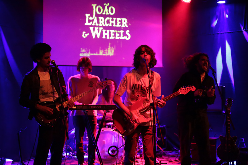 Performance ao vivo com Wheels